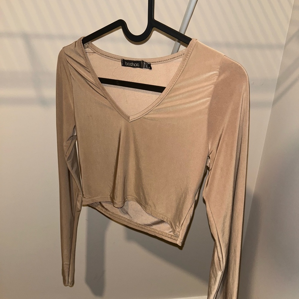Boohoo Beige V-Neck Crop Top